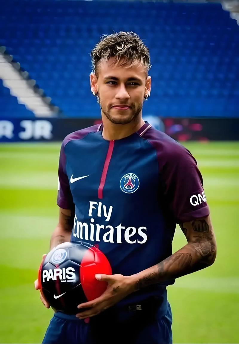 霍福德90秒3记三分精华版！化身勇士重炮 年终大战抢戏水花（90秒连中三记三分！霍福德年终大战化身重炮抢走水花风头）