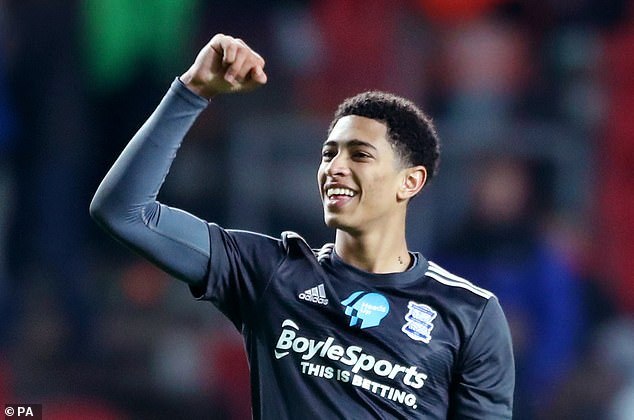 疯狂较劲！火箭湖人连续五次攻防都造犯规罚球 双方连续8罚全中（互不相让！火箭与湖人连续五回合攻防都造犯规罚球，双方8次罚球全中）