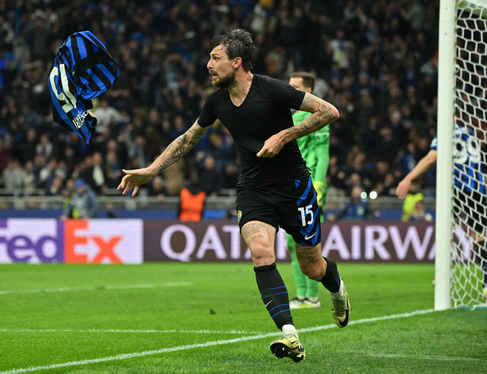 棒球与微观气象学解析球场内风向对左外野手追逐飞球路径的实时干扰