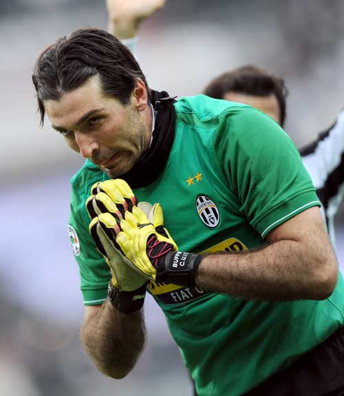 柏林联合主场能否继续坚挺？拜仁慕尼黑双线作战压力显现