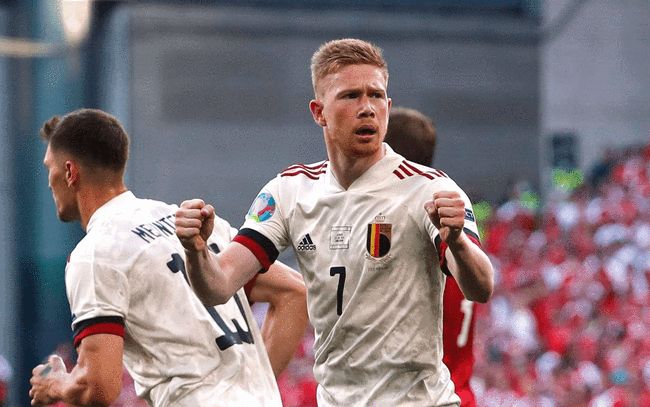 详解棒球规则中的打击干扰判定当捕手的手套在打者挥棒轨道上拦截