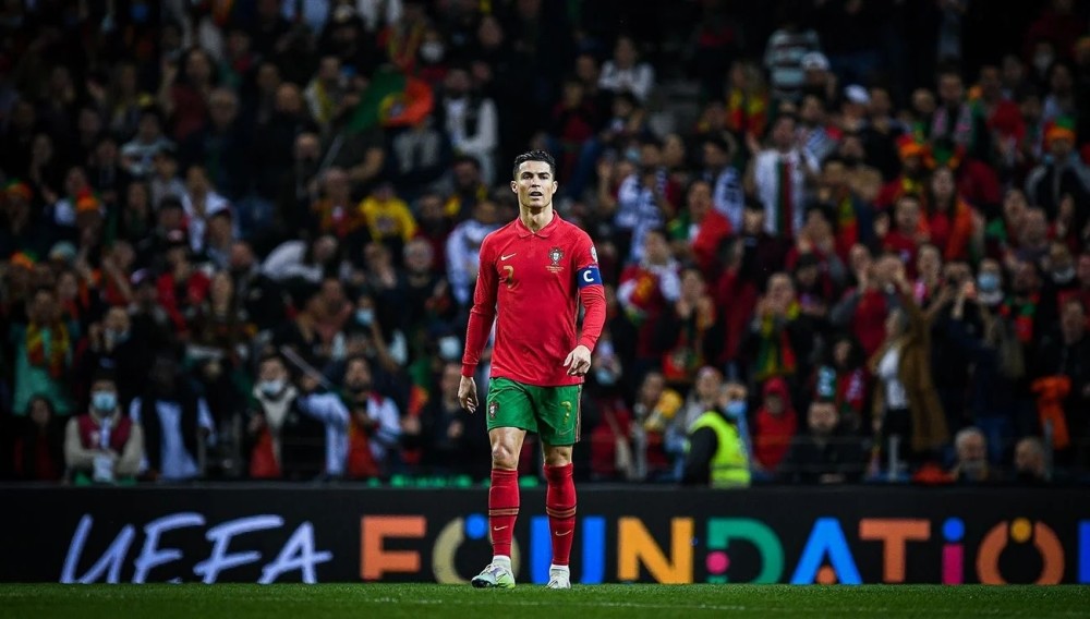 静候足协杯决赛，苏州奥体中心的草皮已换新