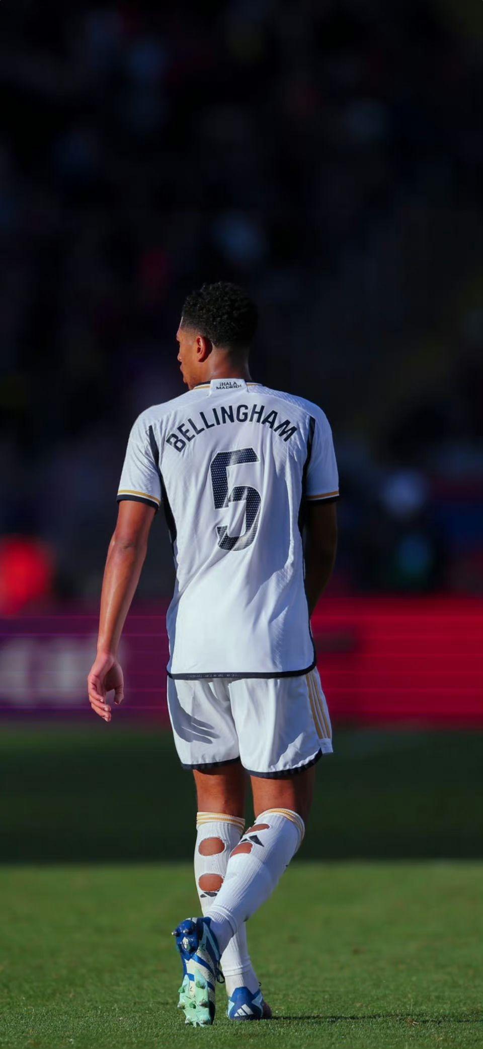 太难了！湖人找回手感外线接连命中 但火箭阿门小贾冲垮湖人防线（湖人外线回暖连连命中，仍被火箭阿门、小贾强突打穿防线）